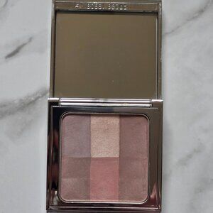Bobbi Brown BRIGHTENING NUDES Brightening Finishing Powder